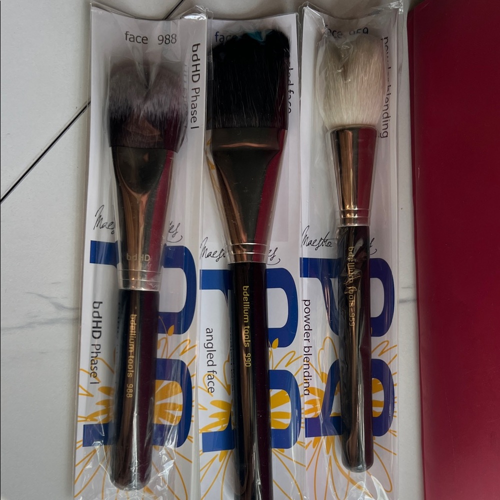Professional Makeup Brush Set - Black and White